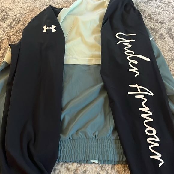 Under Armour windbreaker - Picture 8 of 11